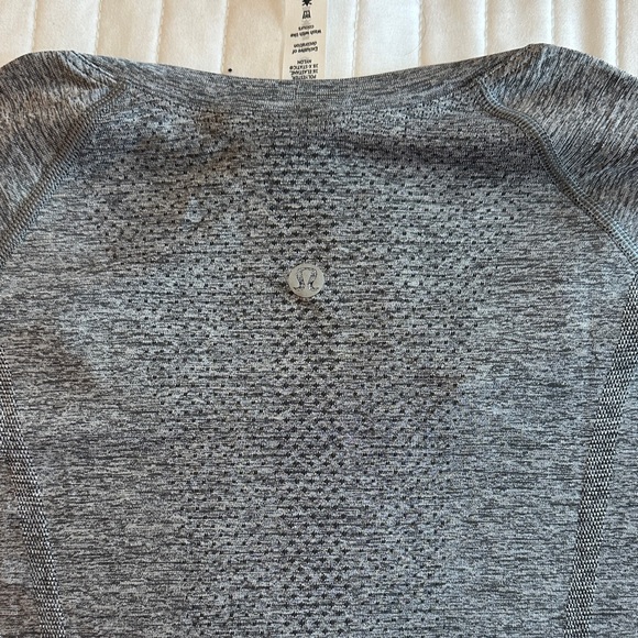 NWT lululemon athletica Swiftly Tech Short Sleeve 2.0 - Picture 4 of 4